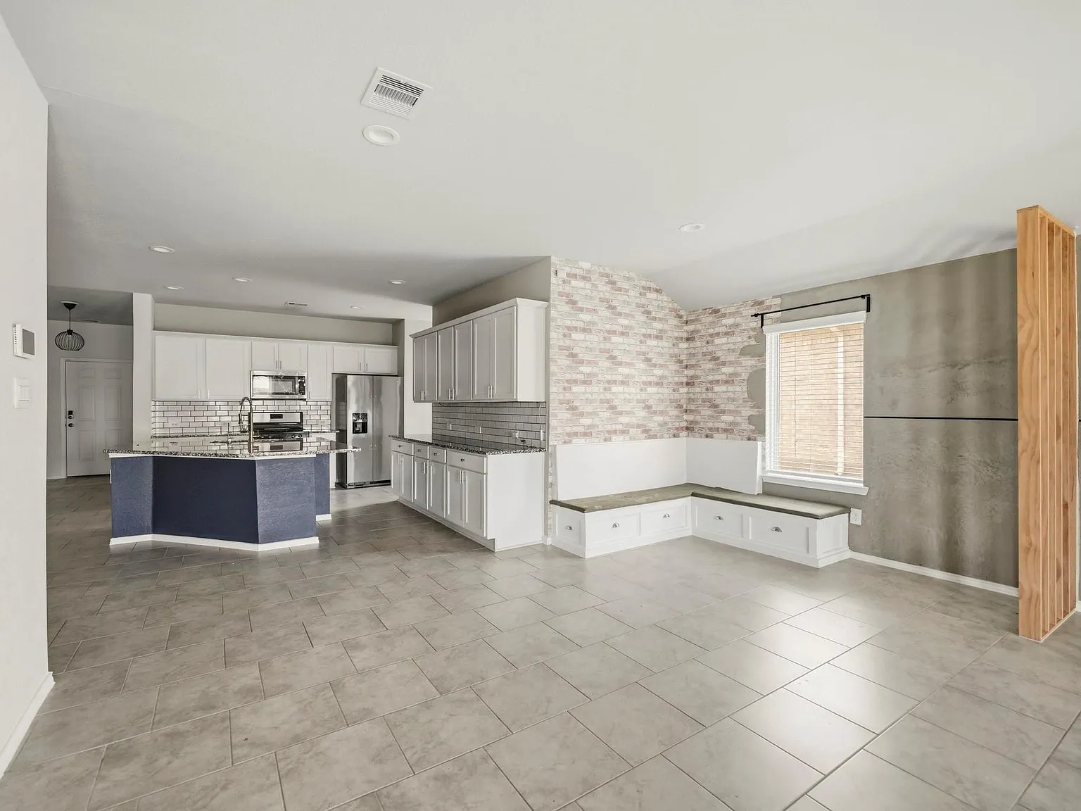 4 bed, 2.0 bath, 2098 sqft, $2,100 — Photo 4