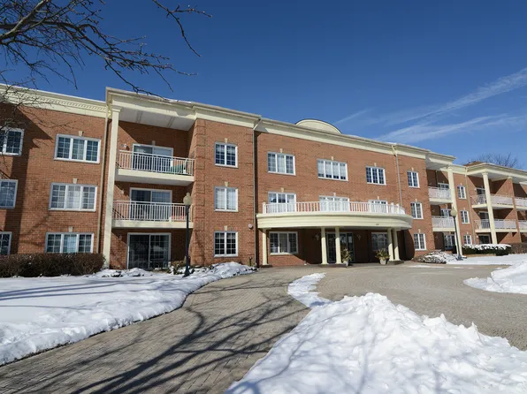 124 Day St APT 211, Bloomingdale, IL 60108