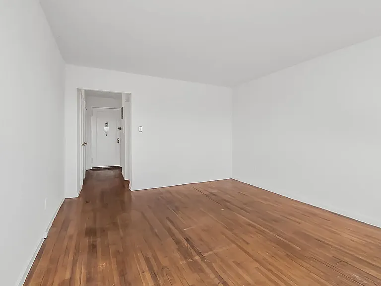 29 Chittenden Ave #2A — Photo 4