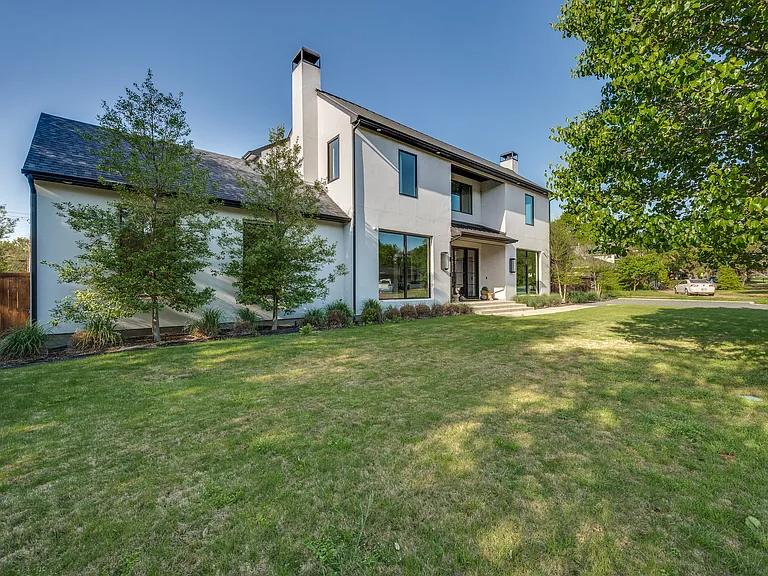 4215 Nashwood Ln — Photo 2