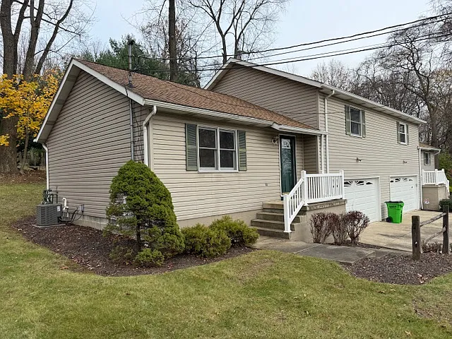 565 Church St — Photo 2