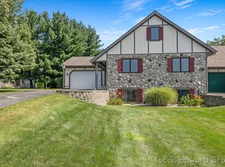 401 Vienna Ln #20, Fremont, MI 49412