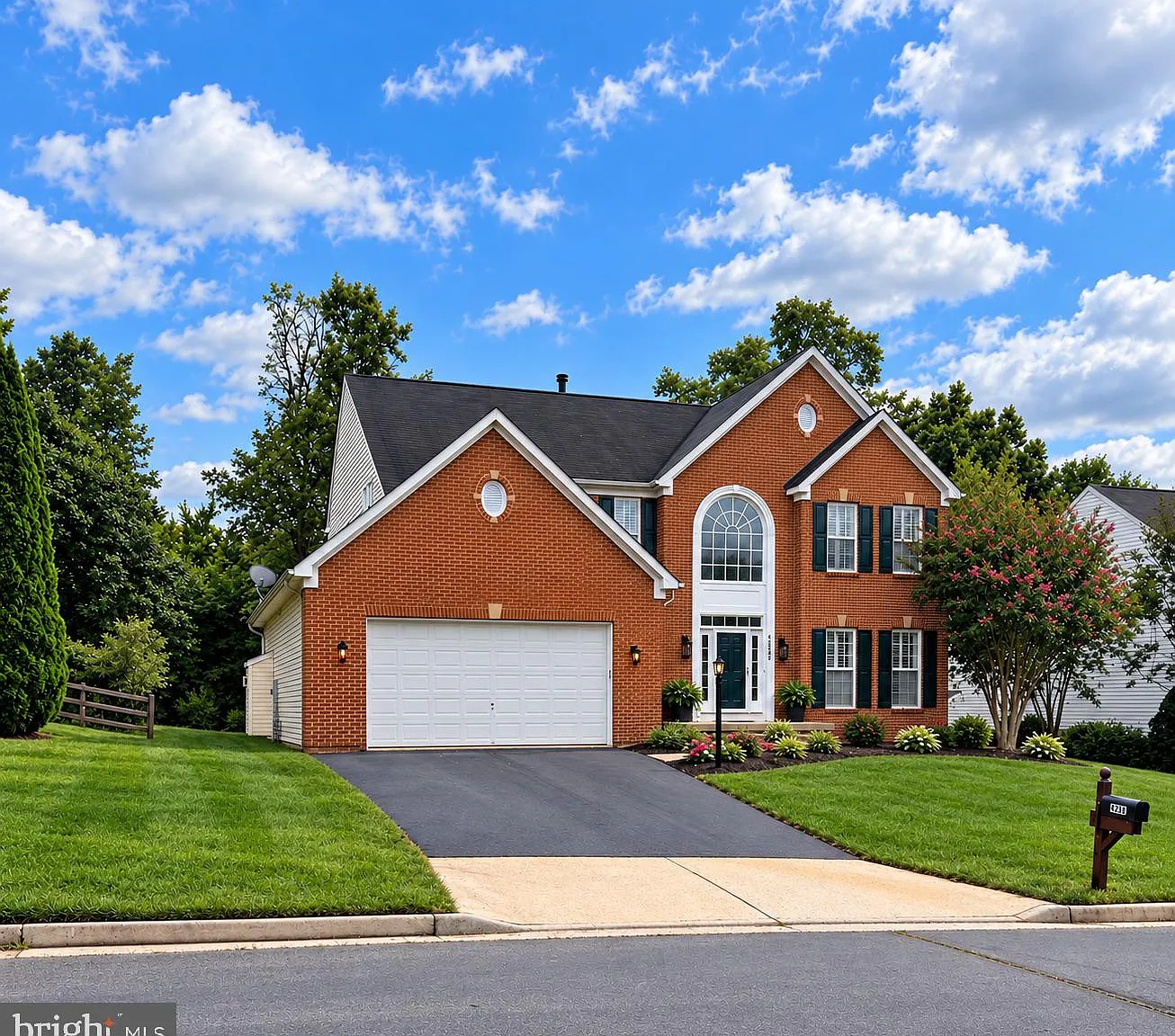 4 bed, 3.5 bath, 4148 sqft, $4,500 — Photo 1