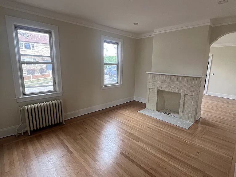 546 Kimball Ave — Photo 2