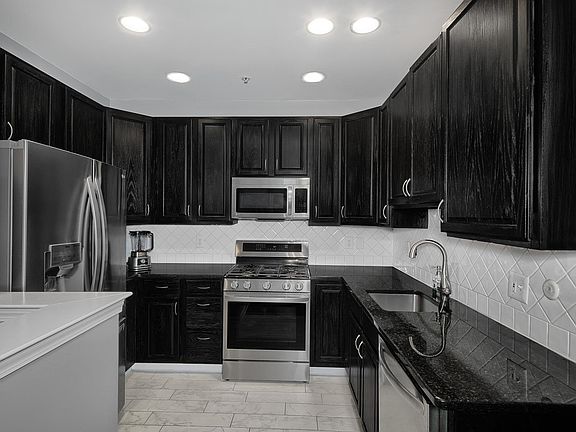 3rd image of 367 Oswego Ct
