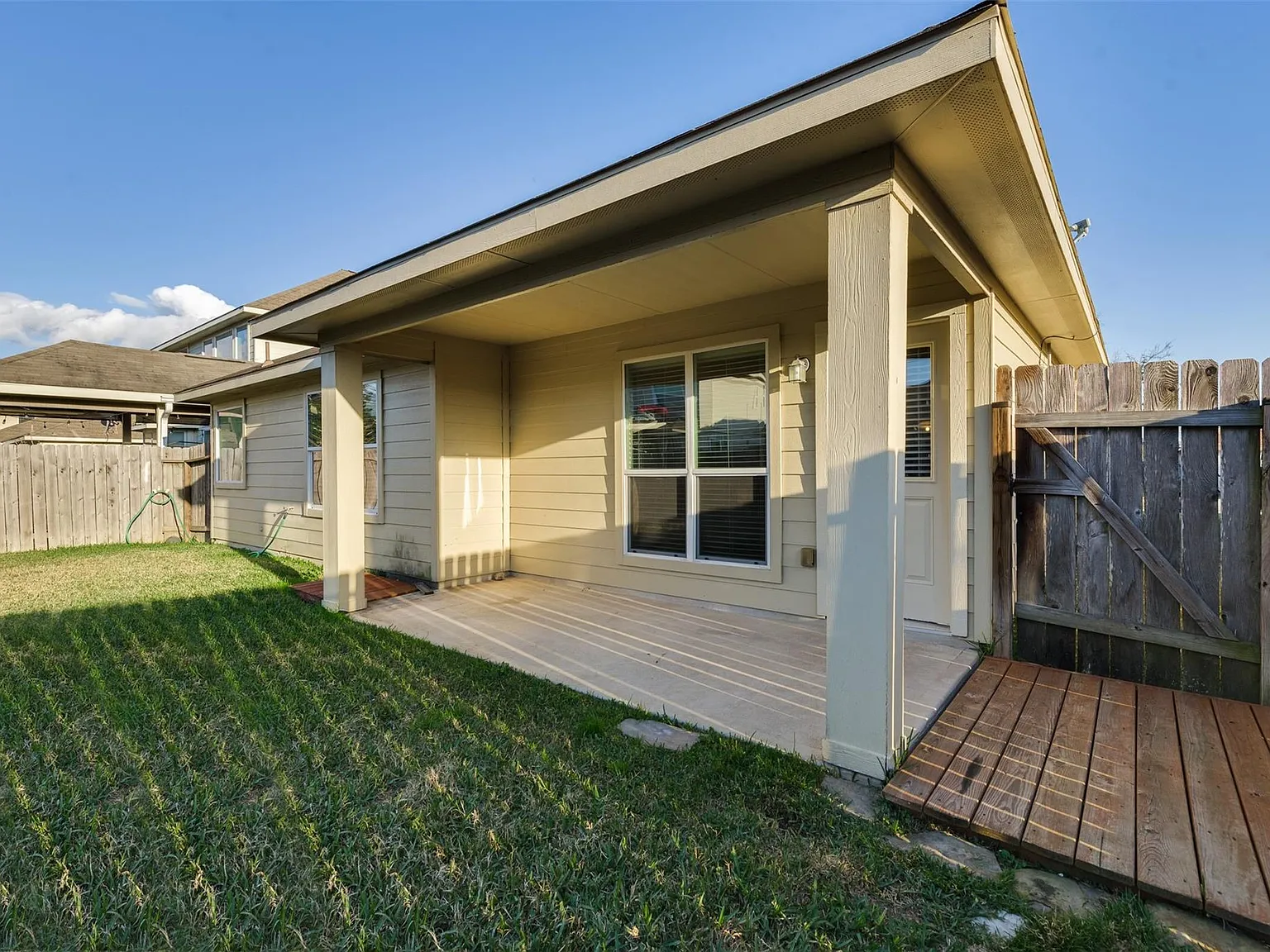 3 bed, 2.0 bath, 1785 sqft, $2,200 — Photo 4