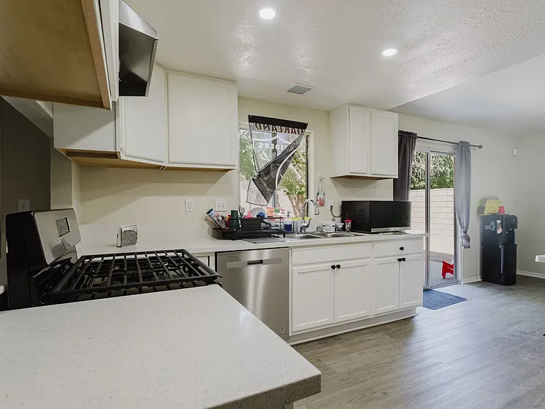 45041 Colleen Dr — Photo 8
