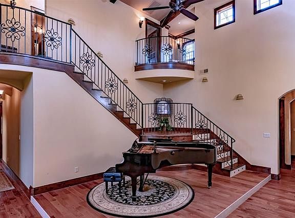 3rd image of 5016 Hidden Oaks Ln