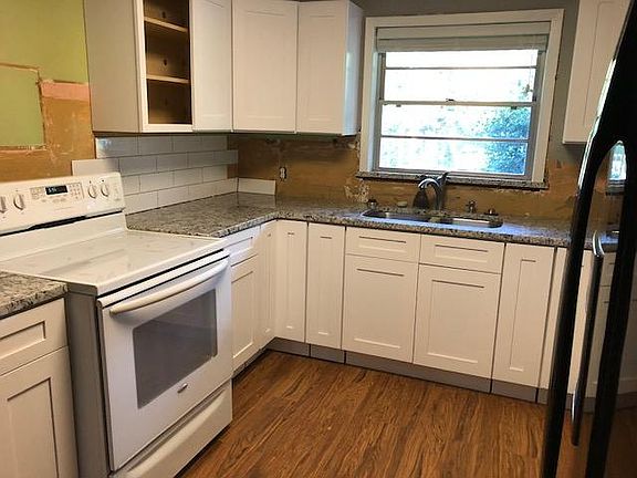 3rd image of 1681 N Broadview Dr