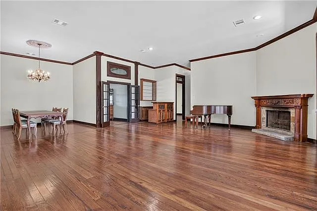 4 bed, 2.5 bath, 3520 sqft, $5,500 — Photo 3