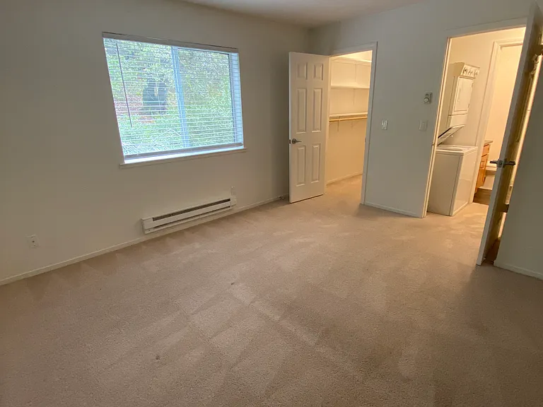 Deer Park Apartments - 95-99 Professional Center Pkwy — Photo 22