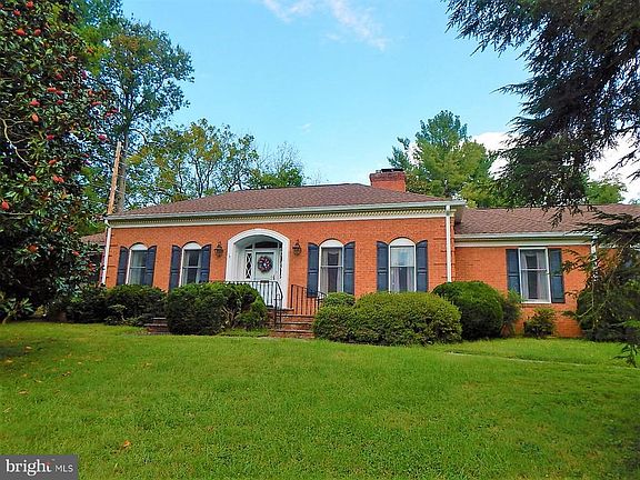 3rd image of 1111 Oaklawn Dr