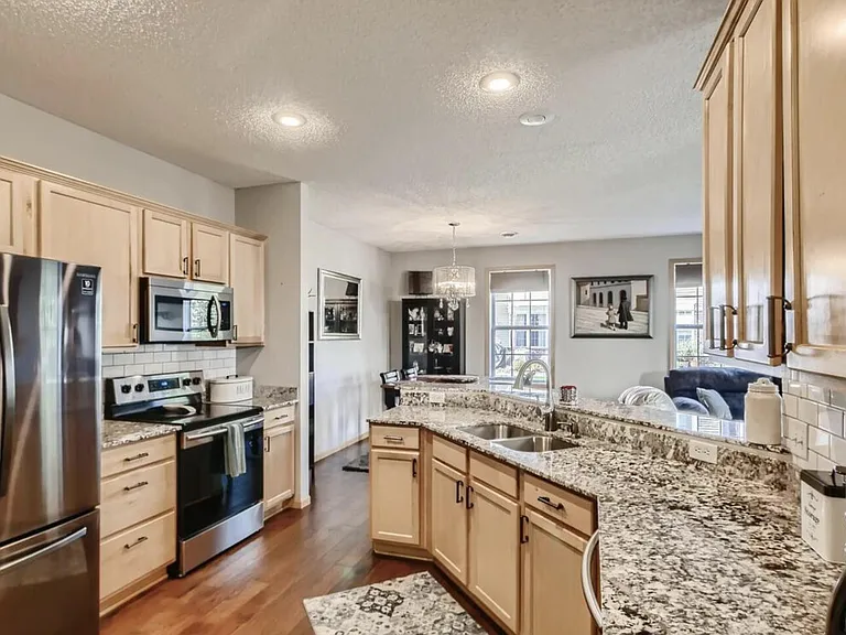 10997 Oak Grove Cir — Photo 4