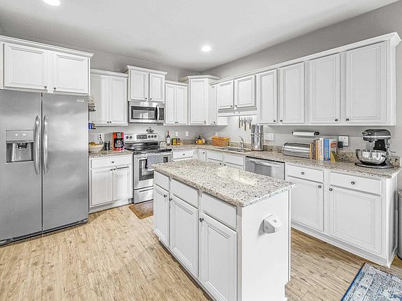 3rd image of 2544 Caldwell Cir