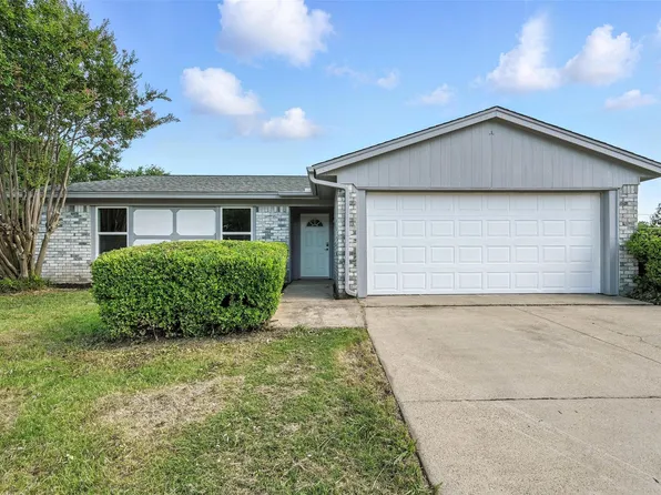 3800 Arnold Dr, Fort Worth, TX 76140