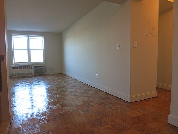 3rd image of 26 Ebbitts St APT 5M