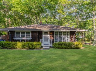 10 Head Of Cove Rd, Hampton Bays, NY 11946