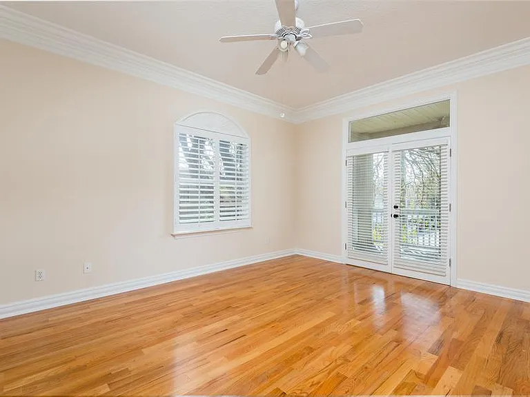 1607 Deleon St — Photo 25