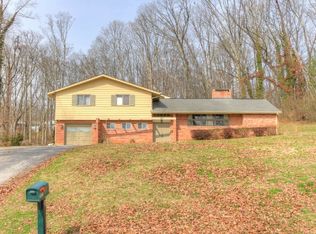 225 Iroquois Rd, Oak Ridge, TN 37830