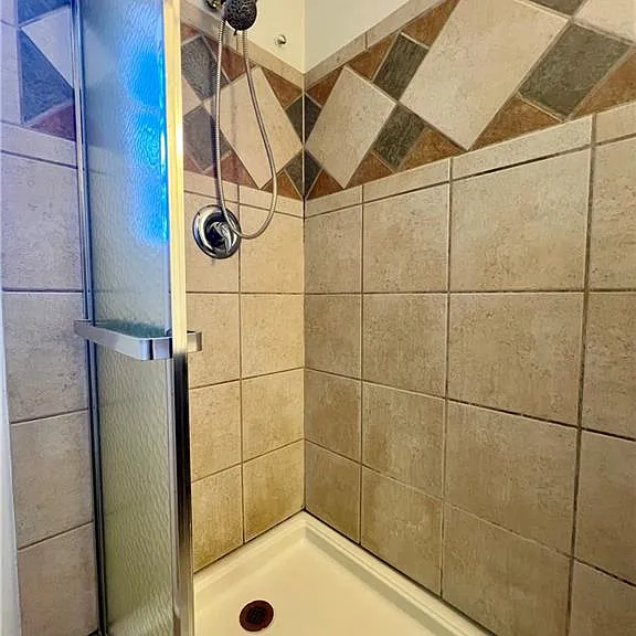 6695 Courtney Dr — Photo 17