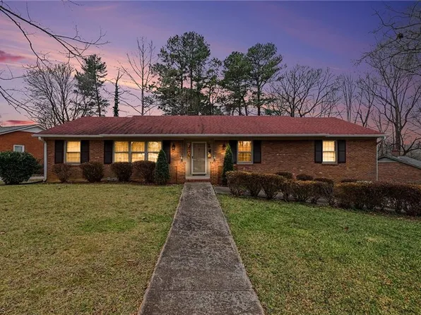 3771 Tangle Ln, Winston Salem, NC 27106