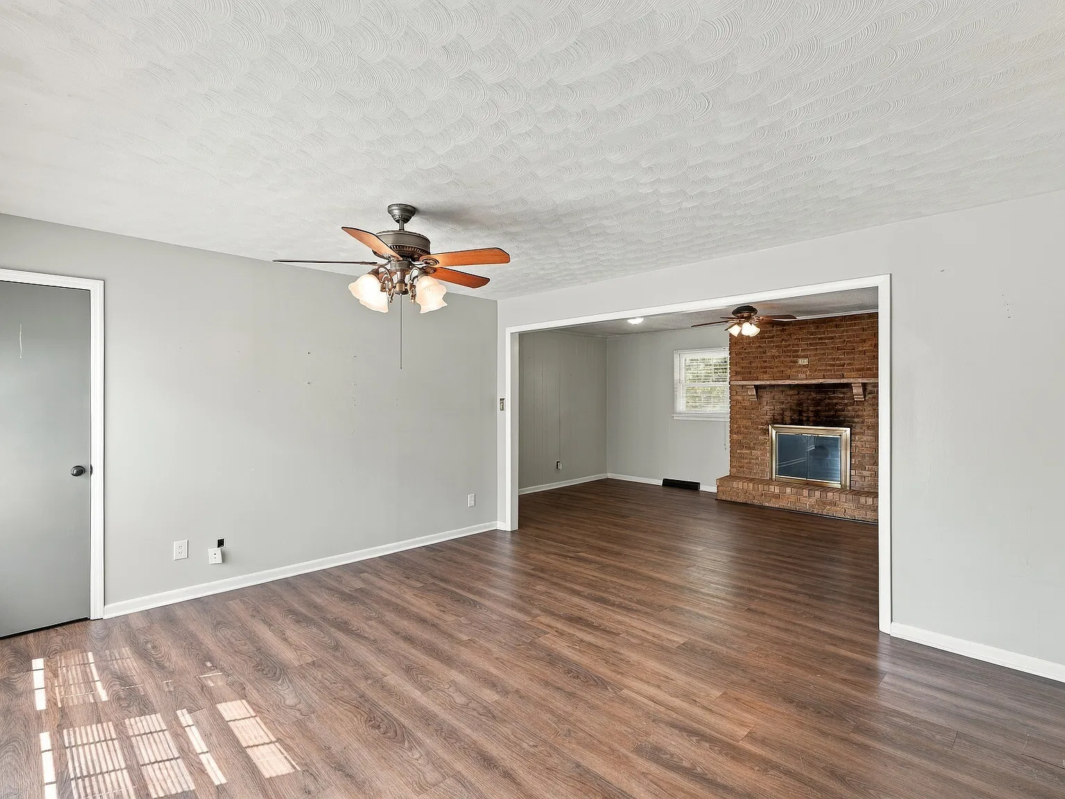 3 bed, 1.5 bath, 1400 sqft, $1,300 — Photo 3