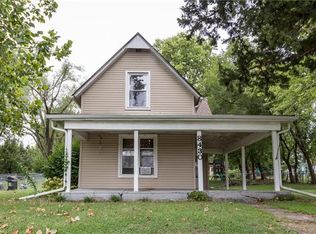 8430 Ottawa St, De Soto, KS 66018