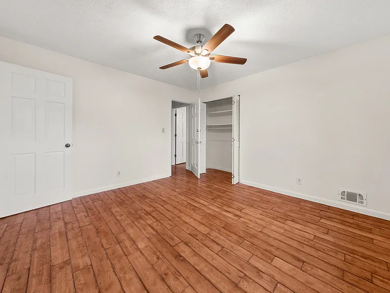 1247 Sycamore Dr — Photo 24