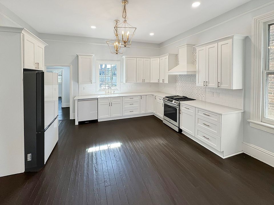 1st image of 2019 Floyd Ave APT 1