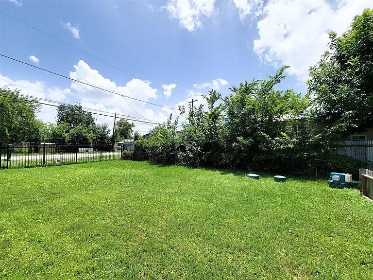 2513 Kowis St #B — Photo 25