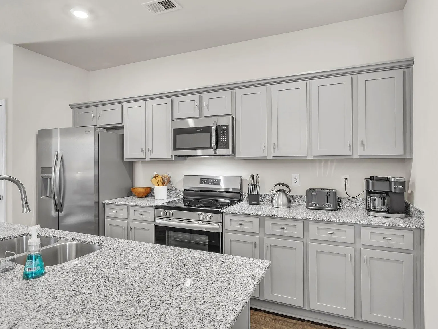 2 bed, 2.5 bath, $2,500 — Photo 4
