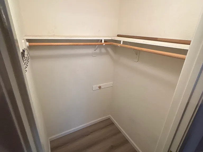 2862 E Eclipse Ave — Photo 2