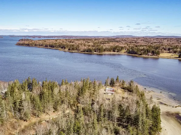 31 Pressey Village Road, Deer Isle, ME 04627