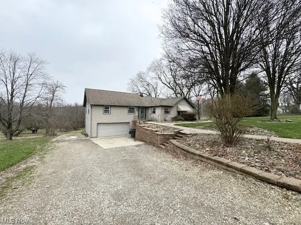 3742 Waynesburg Dr SE, Canton, OH 44707