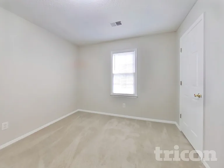 57 Michael Point — Photo 13