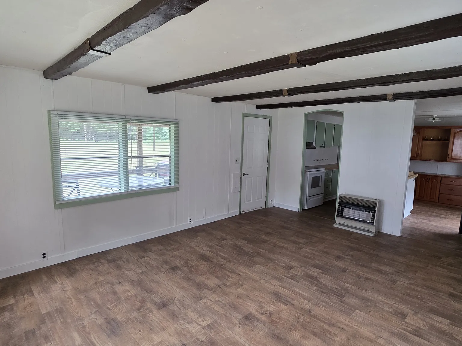 3 bed, 1242 sqft, $1,395 — Photo 2