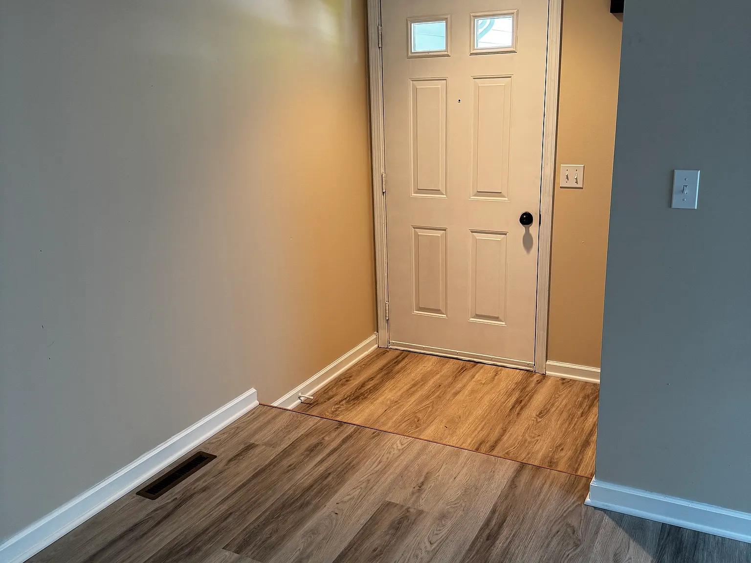 3 bed, 1300 sqft, $2,700 — Photo 3
