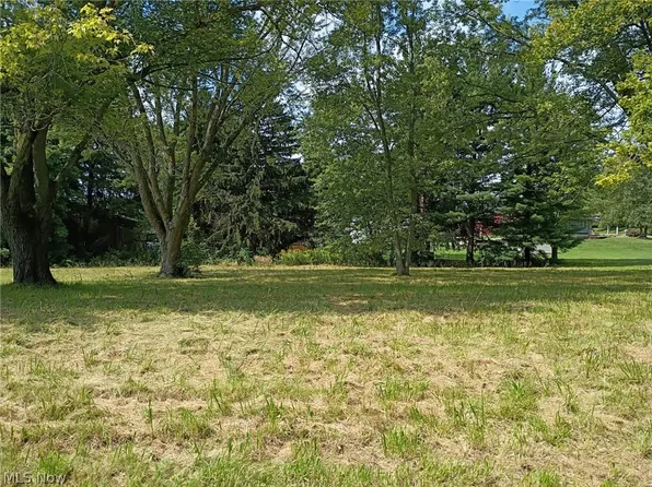 Ravenna Ave NE, East Canton, OH 44730