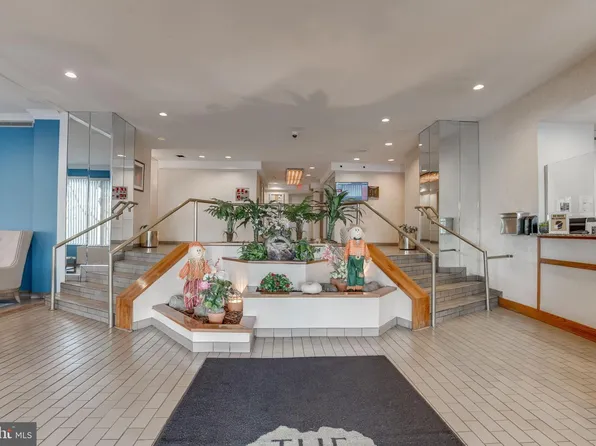 5340 Holmes Run Pkwy Unit 806, Alexandria, VA 22304