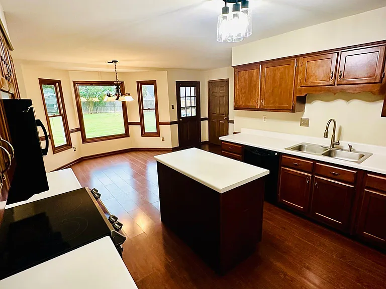 578 Winford Dr — Photo 6