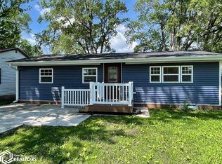 1820 S Coolidge Ave, Mason City, IA 50401