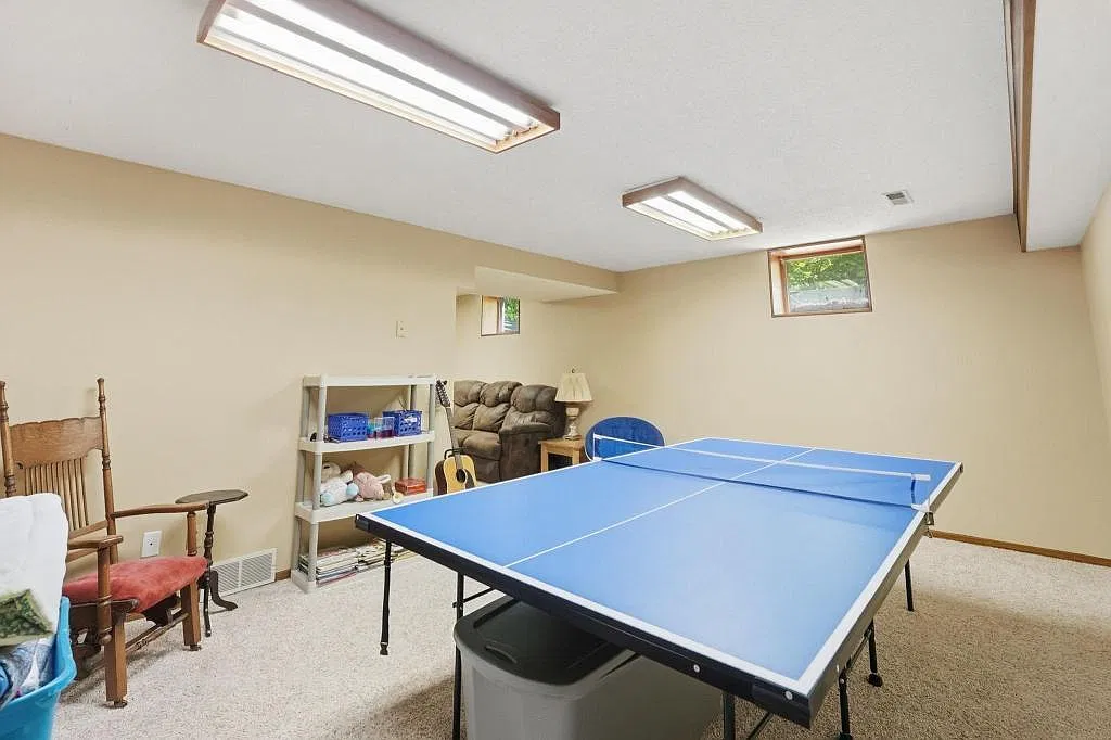3 bed, 2.0 bath, 2336 sqft, $2,100 — Photo 4