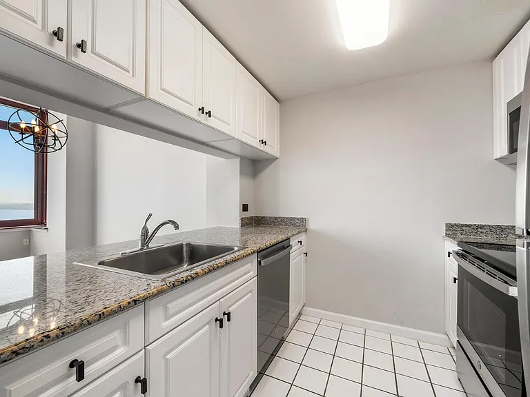 Newer appliances with Marble counter Tops