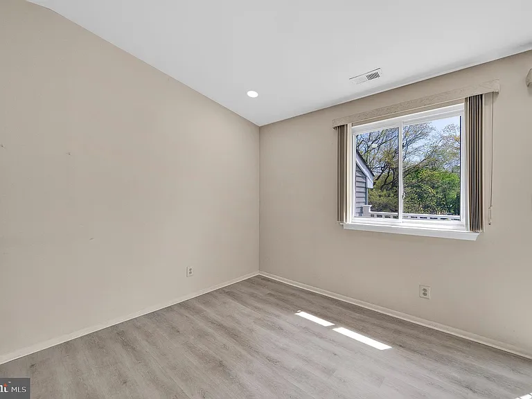 306 Mulberry Cv #B — Photo 12