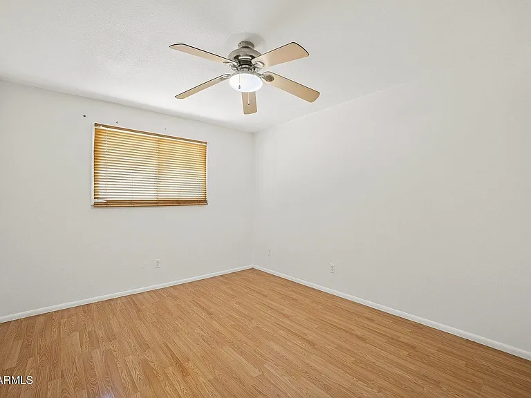1137 E Bishop Dr — Photo 16