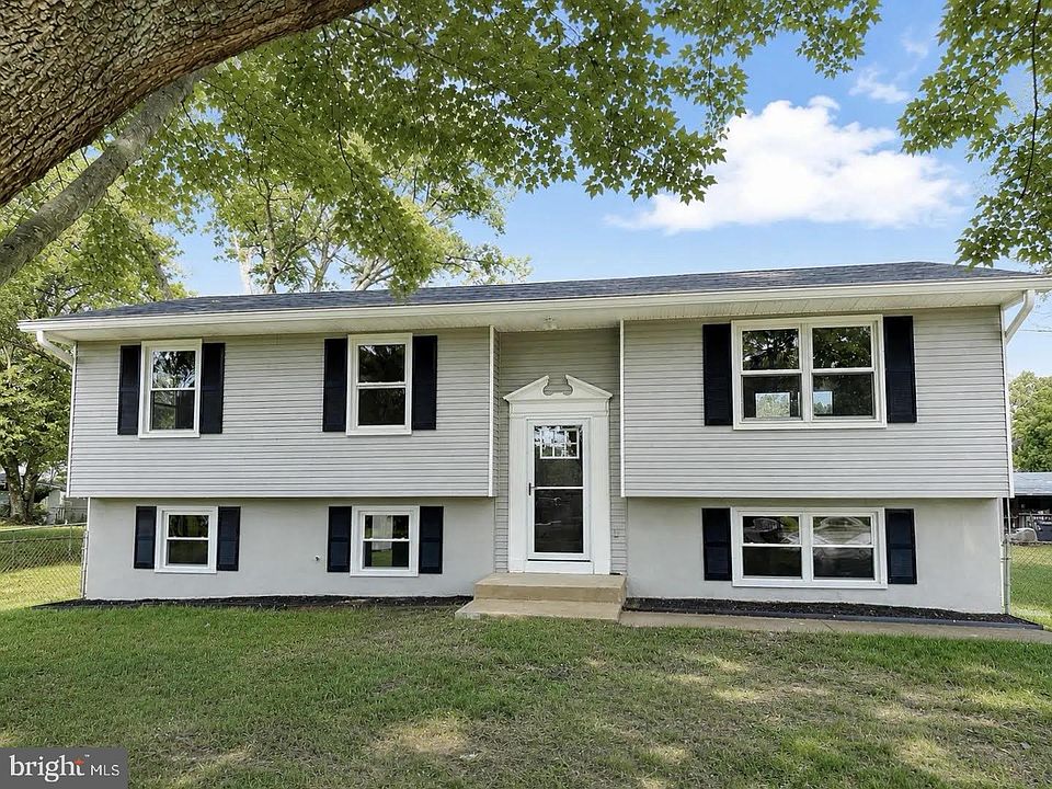 1st image of 210 Austin Dr