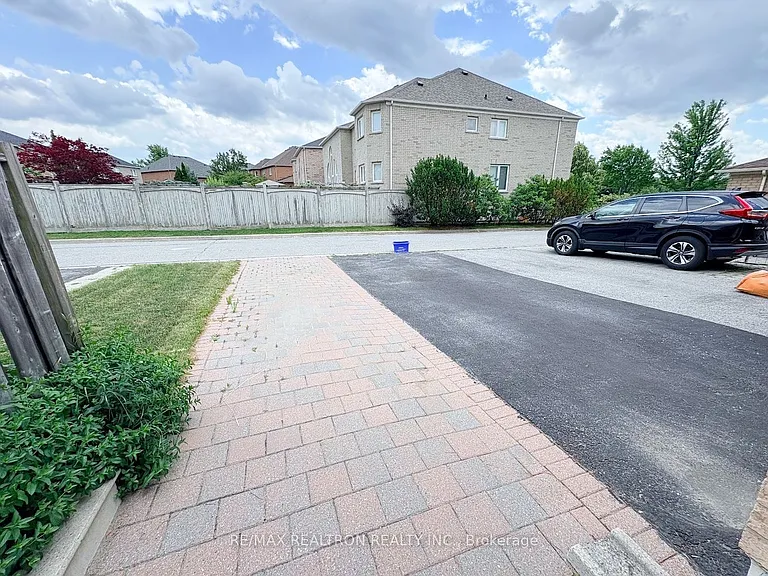 329 Bur Oak Ave — Photo 23