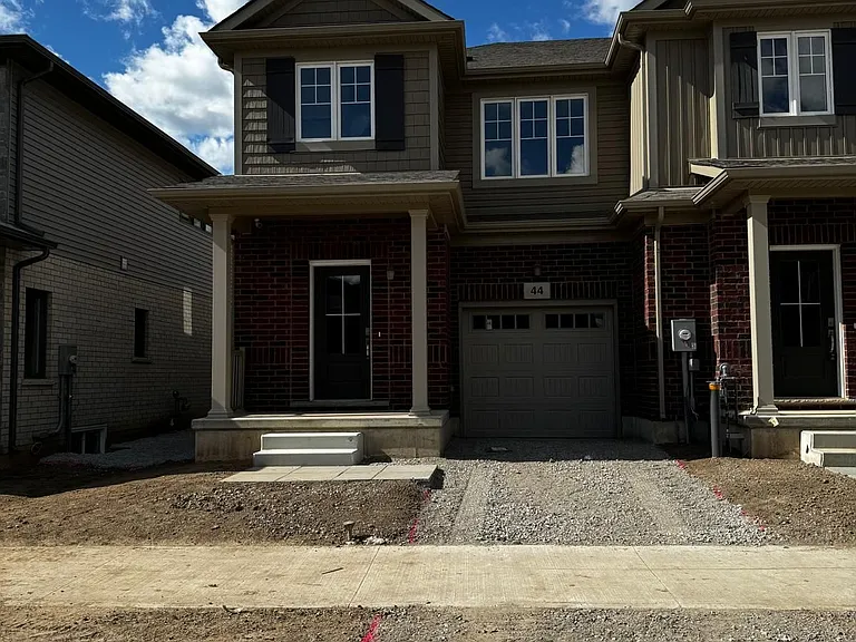 44 Samuel Ave — Photo 3