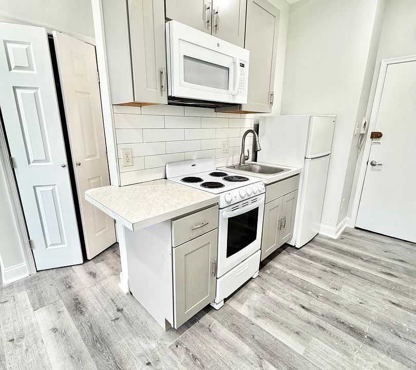 1st image of 5002 Walnut St Unit 3R