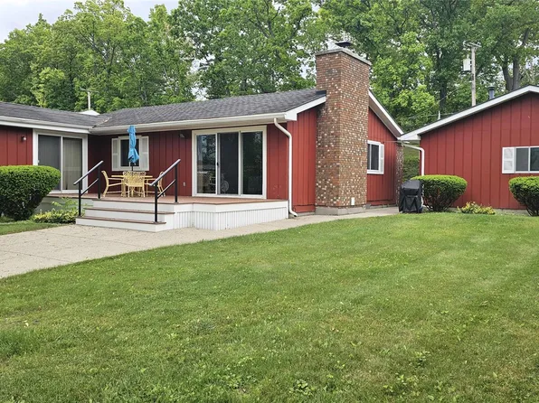 11940 Portage Lake Ave, Pinckney, MI 48169